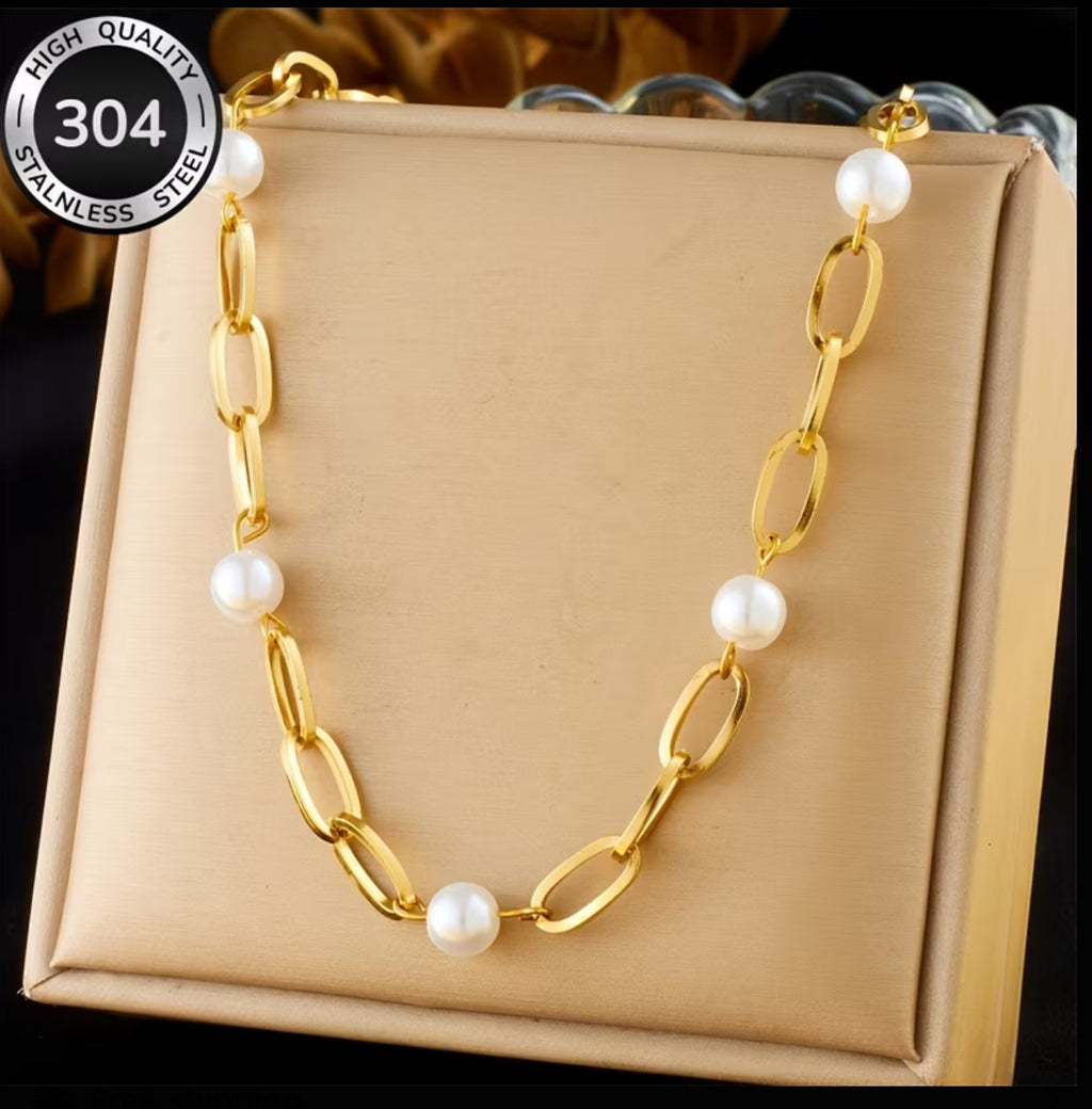 304 Stainless Steel Golden Splicing Imitation Pearl Design Necklace European And American Fashion Niche Light Luxury Elegant And Sweet Women'S Daily Commuting Dating Parties Versatile Gifts